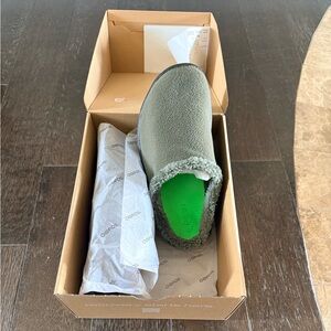 OOFOS Men's Slip-On Loafers in Gray and Green